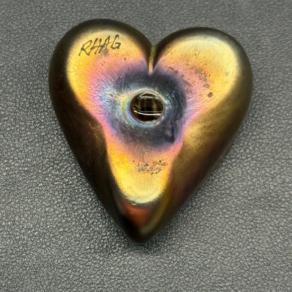 Robert Held Art Glass Iridescent Blue Gold Purple Heart Hand Blown Paperweight - Picture 2 of 4